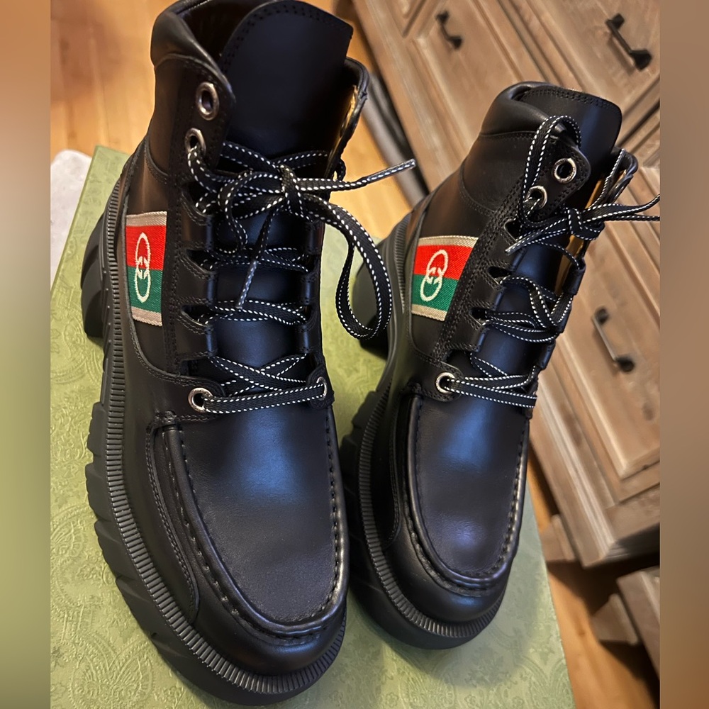 Authentic GUCCI Quebec calf combat boots